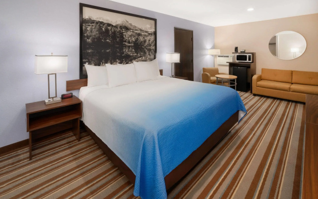Super 8 by Wyndham Longmont/Twin Peaks
