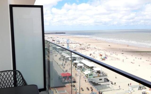 Modern Studio with Beautiful Sea View - 9th Floor