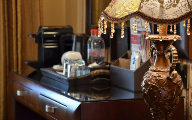 Riverside Inn