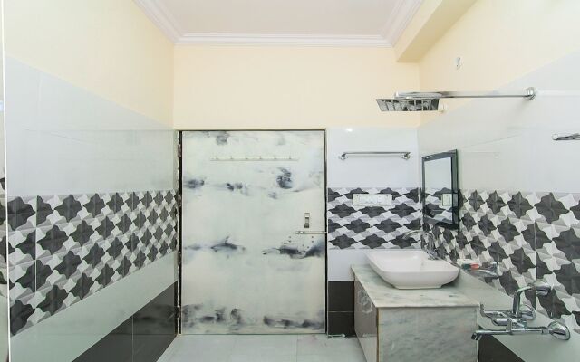 OYO 13478 Hotel Surabhi Garden