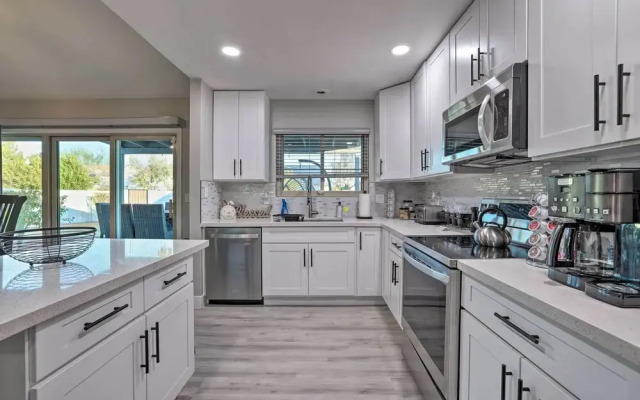 Bright Tempe Home w/ Fenced Backyard!