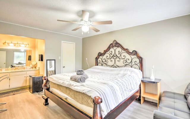 Pet-friendly Dallas Townhome w/ Outdoor Grill