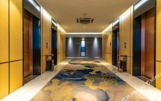 Zhong Rui Hotel