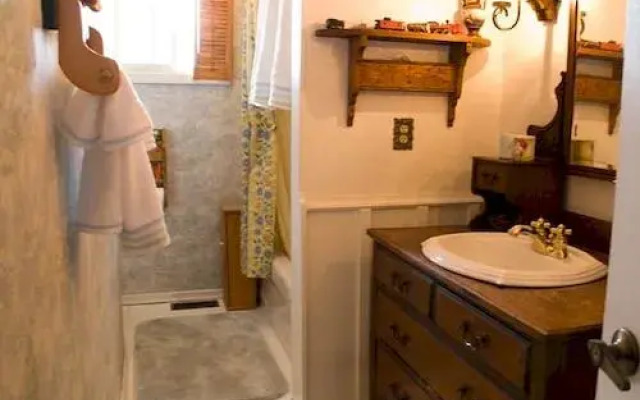 Joe-Lin Station Bed & Breakfast