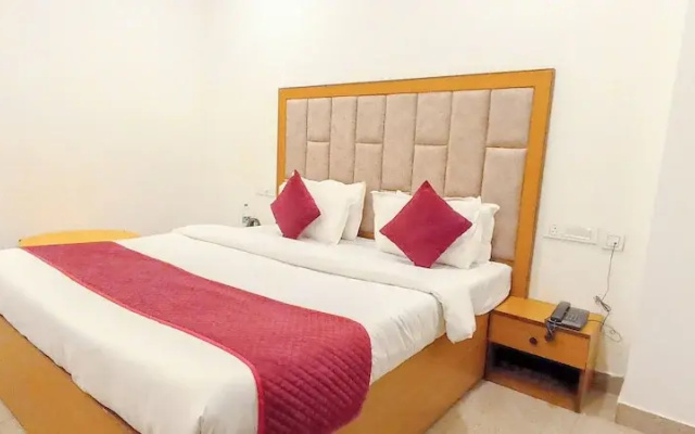 Hotel Lake View -Near Sukhna Lake