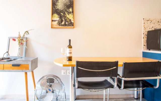 Ermou 18 Mosaics boutique aprtm in Parliament square