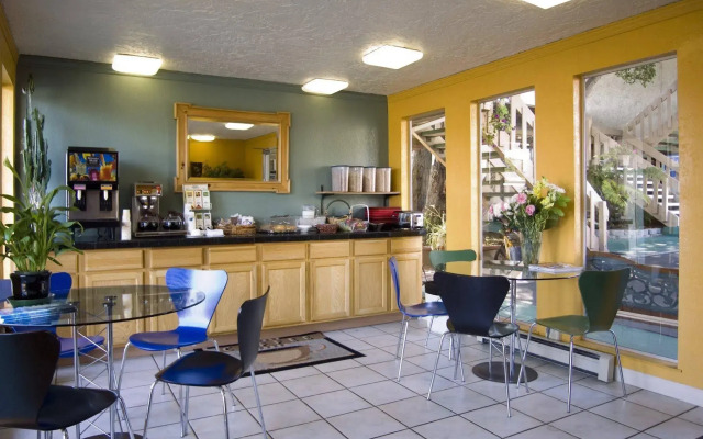 Pacific Inn