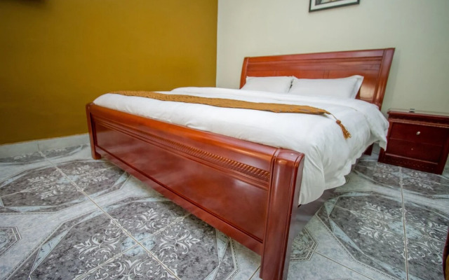 Tuzza Hotel