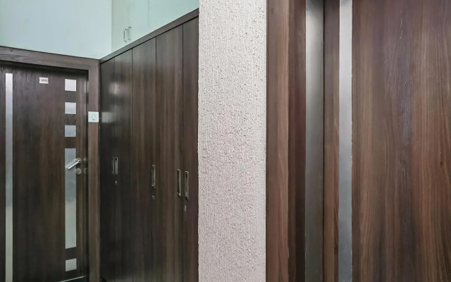 OYO 28109 Regent Hotel