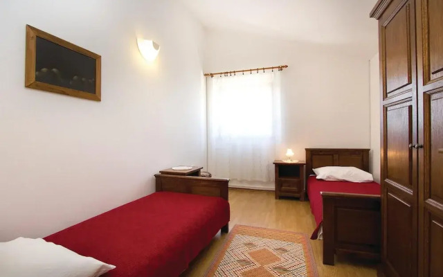 Beautiful Home in Belavici With Wifi and 2 Bedrooms