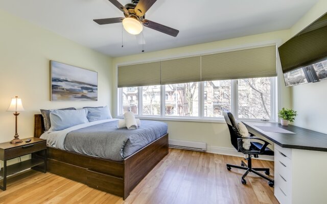 Newly Decorated 2BR Yorkville Home