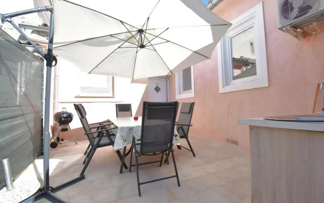 City Centre Apartment with terrace 2