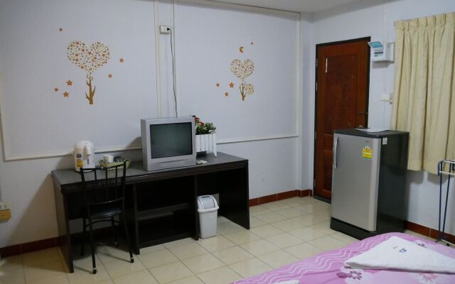 Phuttipong Apartment