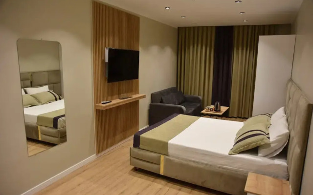 EdwinPlus Hotel