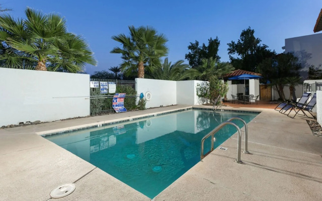 Speakeasy Condo 2 Bedroom By Casago