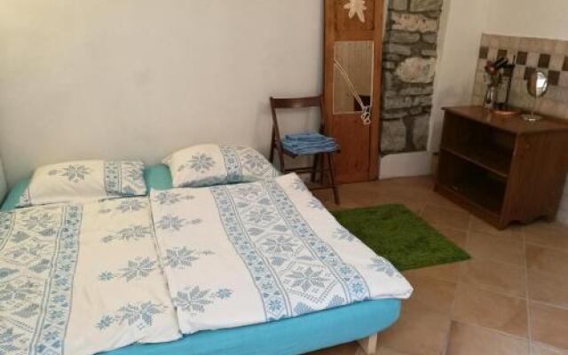 Holiday Farmhouse Skvor