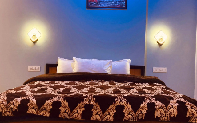 Hotel Snow Crest Residency