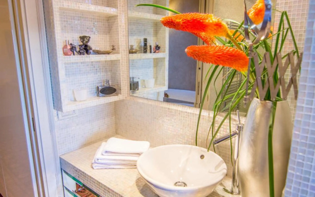 Opera Luxury Apartment