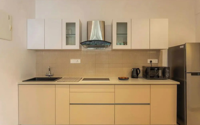 Hidden Gem Luxe Suite w Pool View - 1km to Beach