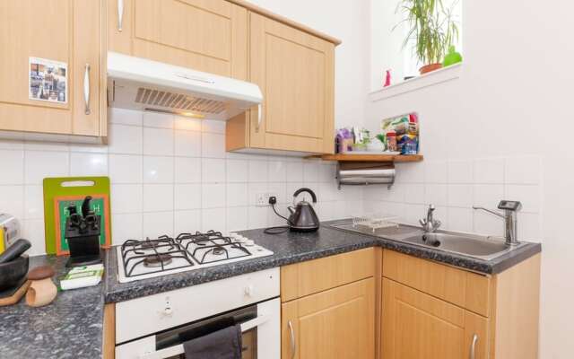 Bright Studio Apartment in Fountainbridge