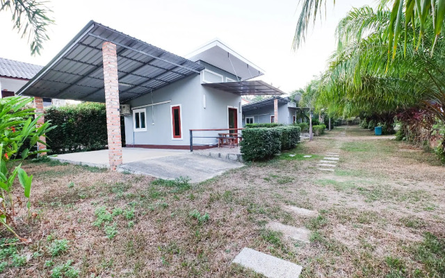 OYO 690 Bann Supansa Resort
