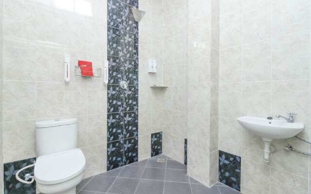 RedDoorz Plus @ Jalan Pemuda