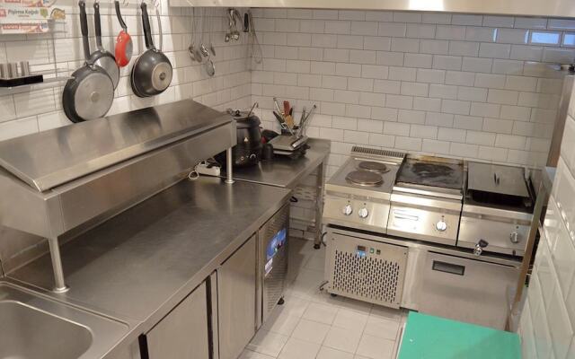 Can Pansiyon Apart - Caters to Men - Hostel