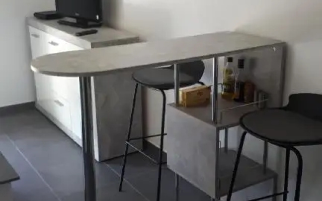 charmant studio dans résidence neuve et calme