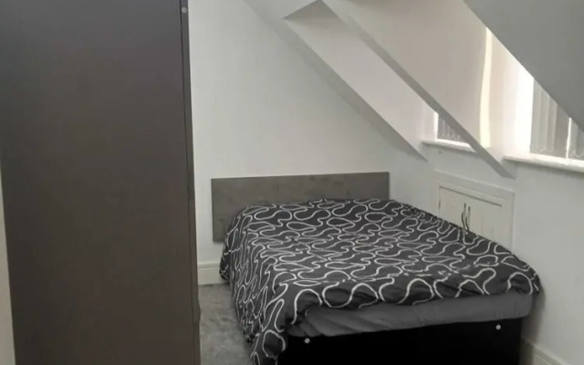 Remarkable 2-bed Penthouse in Wolverhampton