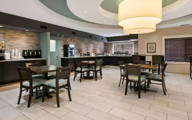 Best Western Plus Chestermere Hotel