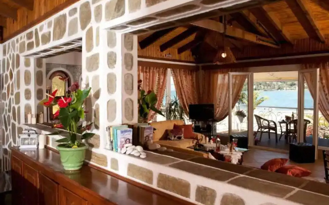 Palapart Gikas Suites And Studios