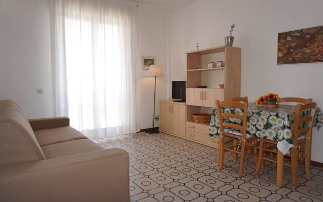 Beautiful Beachfront Apartment-pool-ac by Beahost Rentals