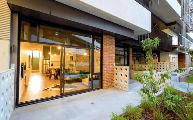 Mega Style Apartments West Melbourne Townhouse