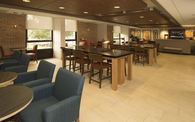 Holiday Inn Express San Antonio-Airport by IHG