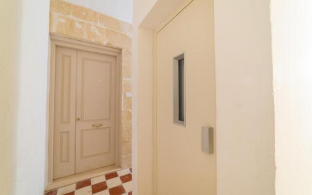 AF - Large 2BR apartment