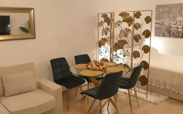 Golden Studio - private parking