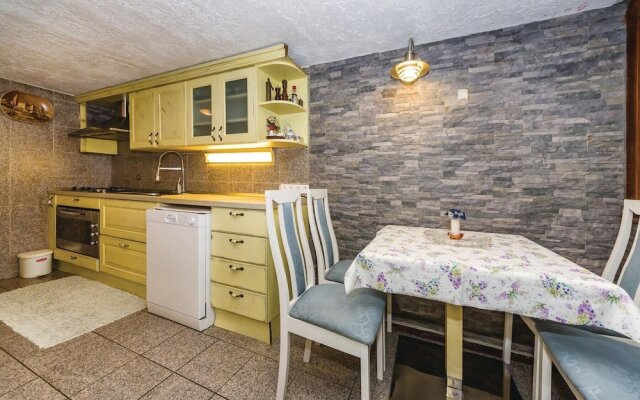 Amazing Home in Kozino With Wifi and 5 Bedrooms