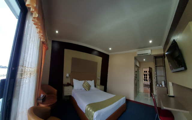 Grand Kartika Hotel – Guest Rooms – Pontianak