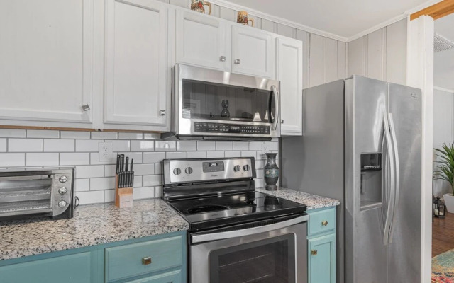 2 bedroom, Mockingbird Lane