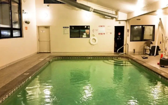 Days Inn & Suites by Wyndham Spokane