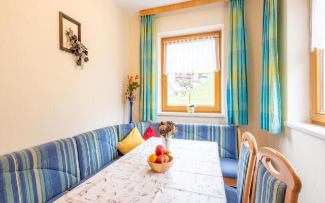 Wooden Apartment in Hainzenberg near Ski Bus