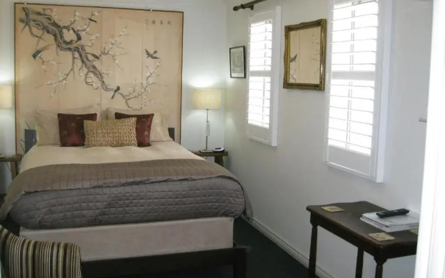 Three Chimneys Bed and Breakfast Boutique Guest House