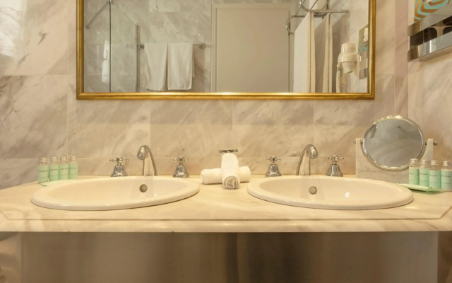 Dorion Hotel
