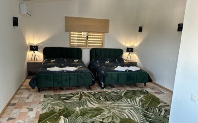 Inviting 4-bed Villa in Guia
