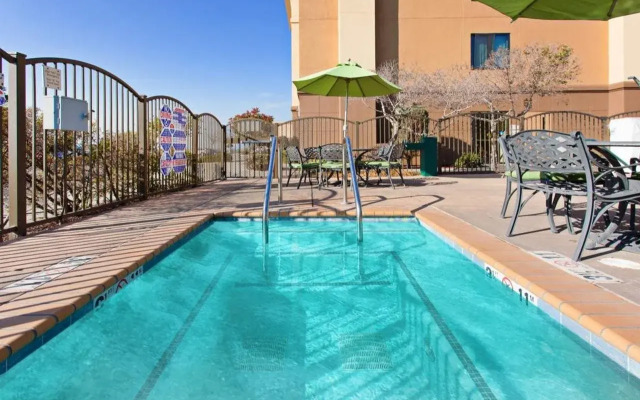Hampton Inn & Suites Oakland Airport-Alameda