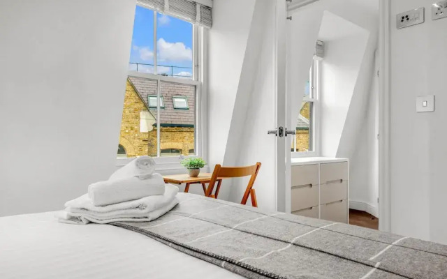 2 Bedroom Service Apt in Artillery Lane