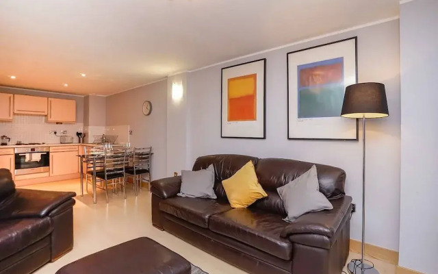 Leeds City Centre Apartment with River View