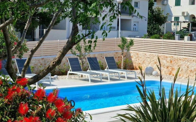 Charming Apartments Tome With Pool
