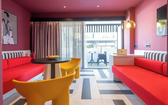 The Pal Living in a Concept