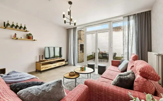 Spacious House With 3 Terraces